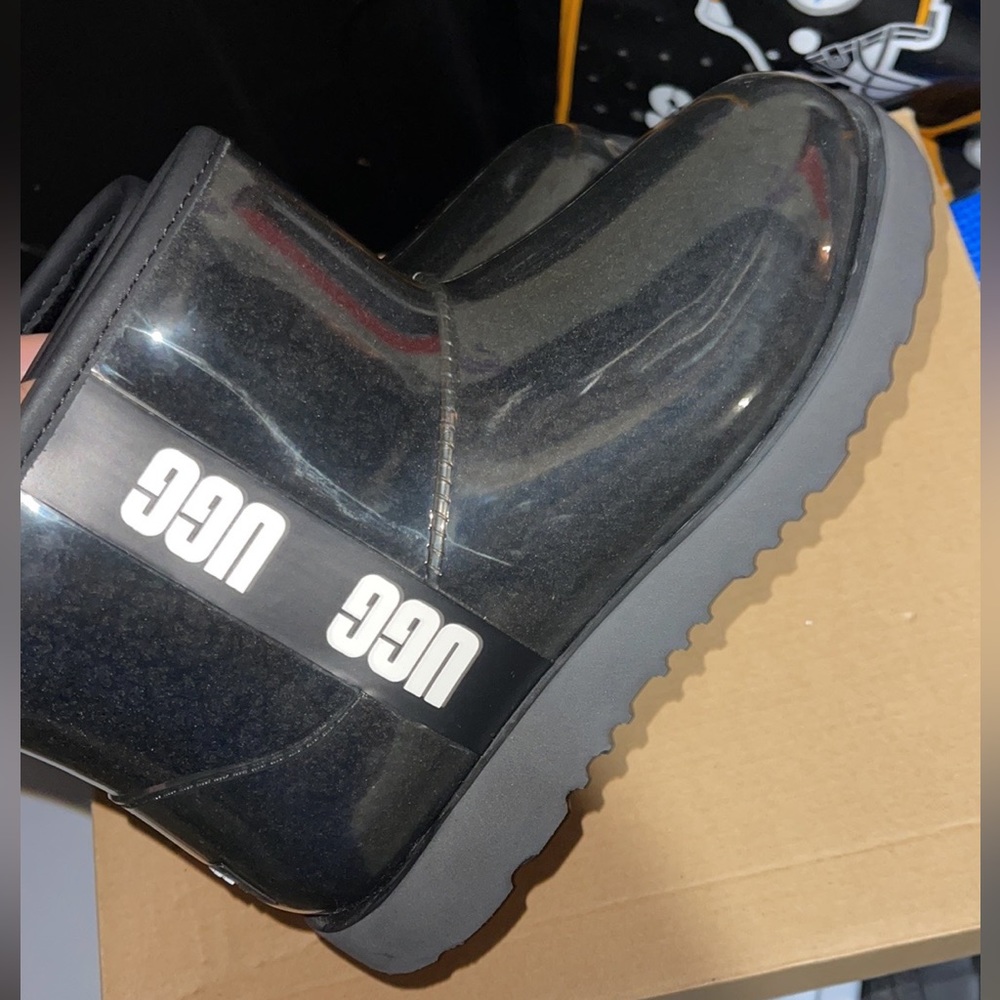 BRAND NEW BLACK UGGS MINI GRADE SCHOOL SIZE 5